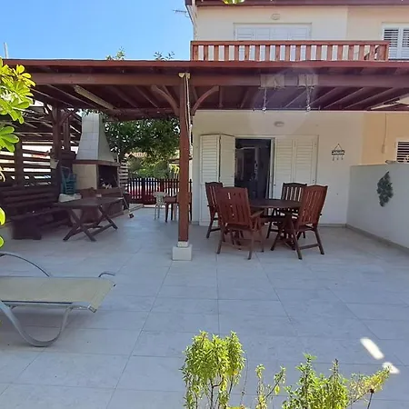 Relaxing Seaside Manors لارنكا