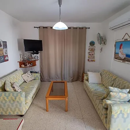 Relaxing Seaside Manors لارنكا