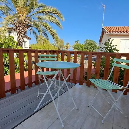Relaxing Seaside Manors لارنكا